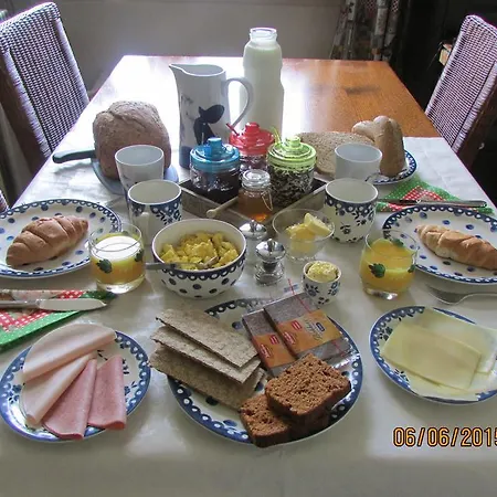 Bed & Breakfast Uut En Thuus