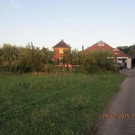 Bed & Breakfast Uut En Thuus Breedenbroek